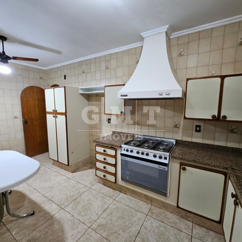 Sobrado para alugar com 3 quartos, 271m² - Foto 17